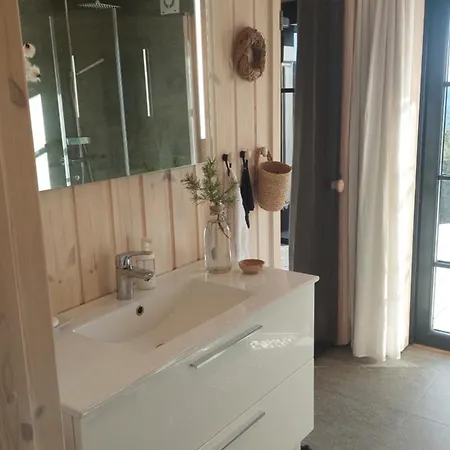 Nydelig Med Badestamp Og Sauna